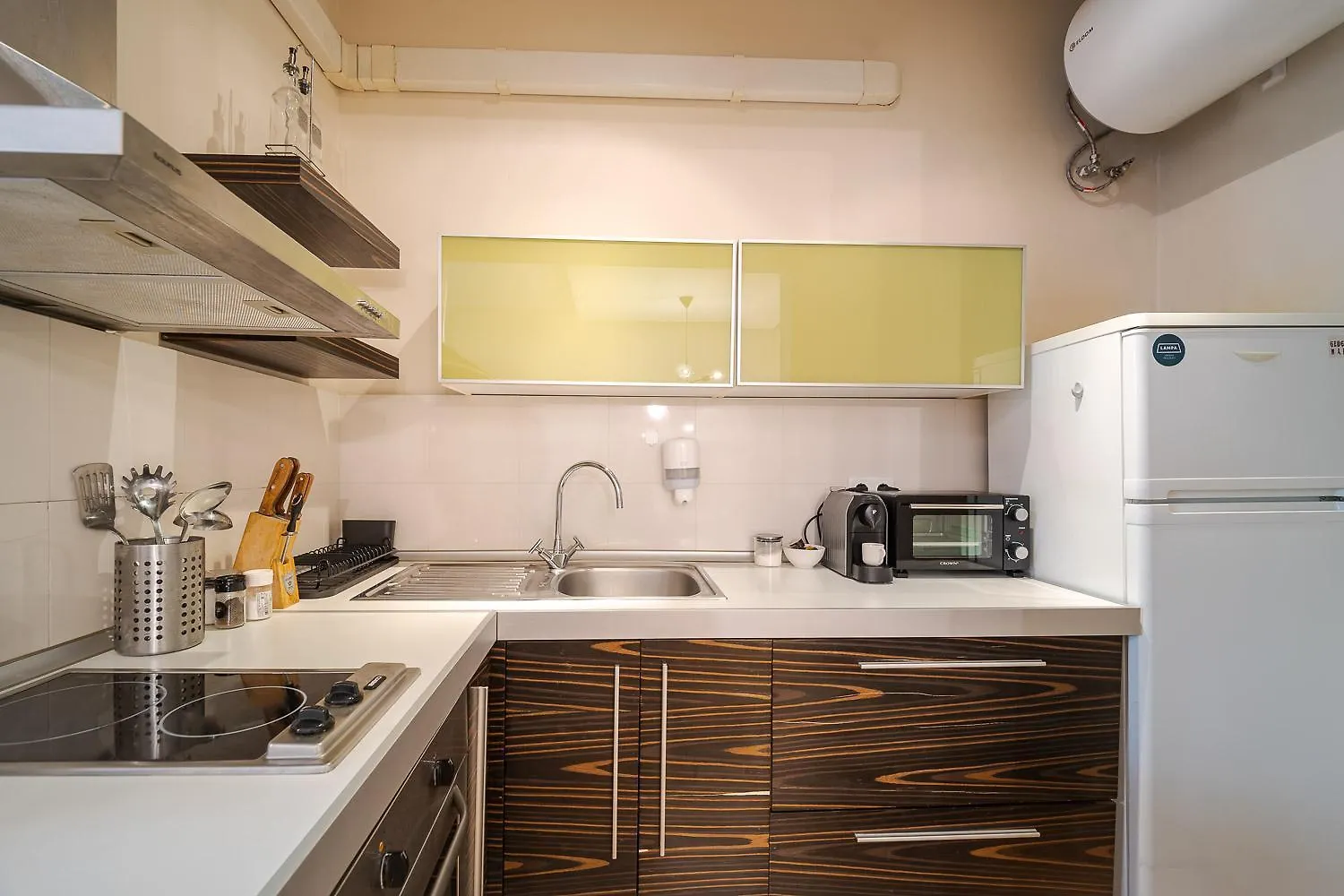 Cozy 1 Bdrm, Top Center, Solunska Near Vitoshka Street Sofia Apartament